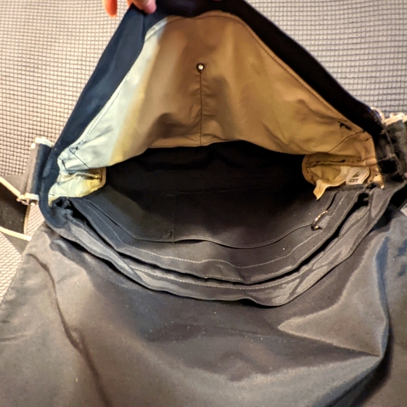 Lacoste Messenger Bag - Picture 3 of 3